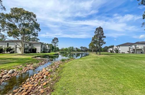 Lovedale Villa | Villa Lago - Designer villa at Rydges Resort