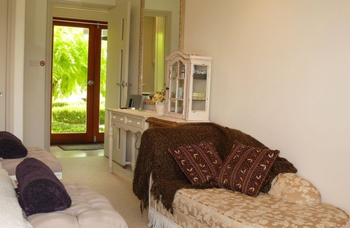 Forbesdale Bed & Breakfast | Villa Medici - Bed and Breakfast - Couples - Hampton STRA-4614 QTA-BSTAR-1507