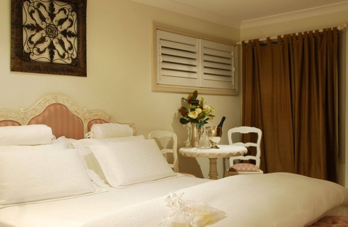 Forbesdale Bed & Breakfast | Villa Medici - Bed and Breakfast - Couples - Hampton STRA-4614 QTA-BSTAR-1507