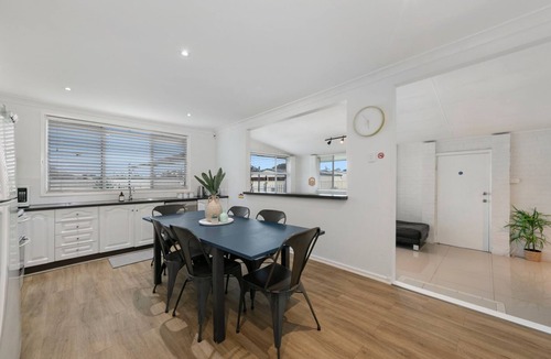 Cessnock House | Vino Cottage – Cozy & Charming Retreat