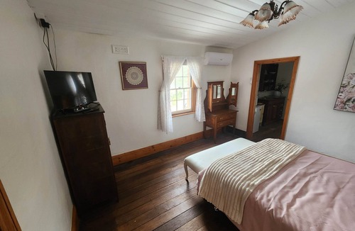 Katrine Other | "Viveash" Historic accommodation with Ensuite