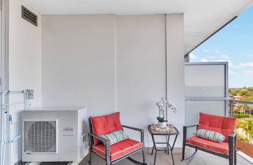 Canterbury Apartment | Vivid Unit Next to Campsie 6 mins to train station