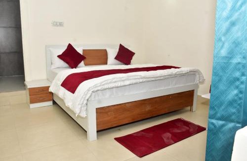 Sukha Hotel | Vybent hotel kainchi dham
