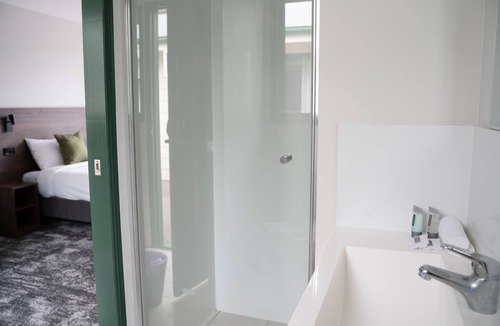 Mudgeeraba Hotel | Wallaby Hotel