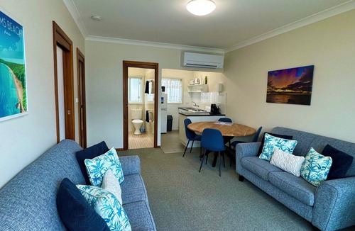 Hyams Beach Apartment | Walters Holiday Flats @ Hyams Beach (Flat 1) - Book 7 nights pay for only 6*