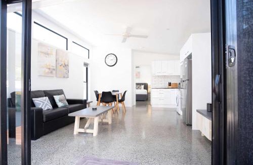 Warana House | Warana Abode - Pool, Studio, PF, Walk to Beach