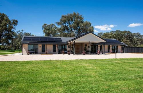Central Mudgee House | Waratah Suite - Experience Cosy Country Charm