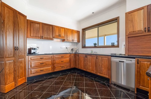 Oberon House | Waringa Downs Farm Stay - Close to Mayfield Garden