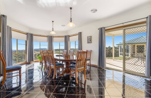 Oberon House | Waringa Downs Farm Stay - Close to Mayfield Garden