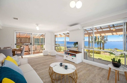 Gorokan House | Water Front Holiday House