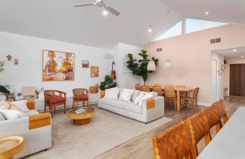 Currumbin Waters House | Waterfront 4BR Pool, BBQ & Currumbin Alley