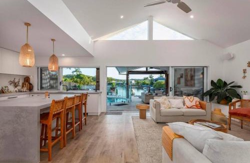 Currumbin Waters House | Waterfront 4BR Pool, BBQ & Currumbin Alley