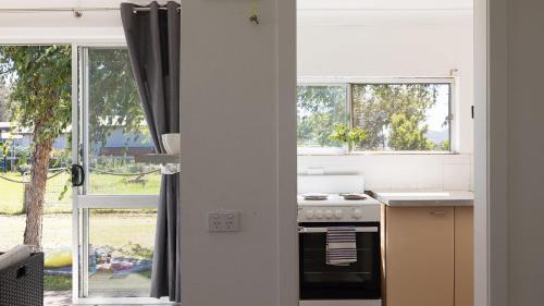Swan Bay House | Waterfront Cottage