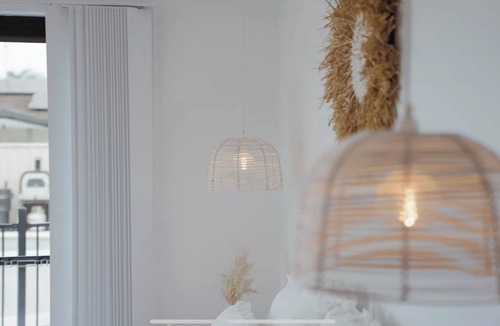 Mermaid Waters House | Waterfront Getaway 5Bs with 3 poolsHeated Spa ear Surf Paradise
