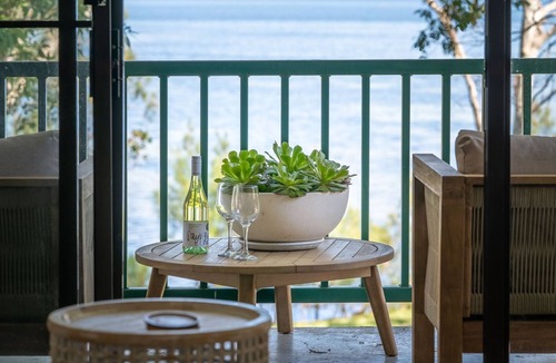 Sanctuary Point House | Waterfront Getaway, Kayaks included in stay - Kid Friendly