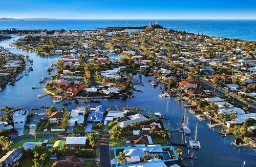 Buddina House | WATERFRONT HOME BORDERING MOOLOOLABA