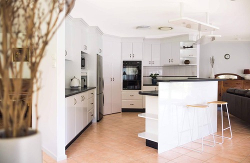 Yamba House | Waterfront - Kolora Lake House - Oceanstays