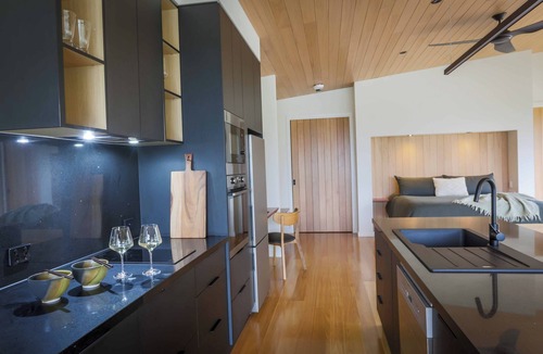 Forge Creek Apartment | Waterfront Luxury Farm Studio situated on the Gippsland Lakes, Victoria.