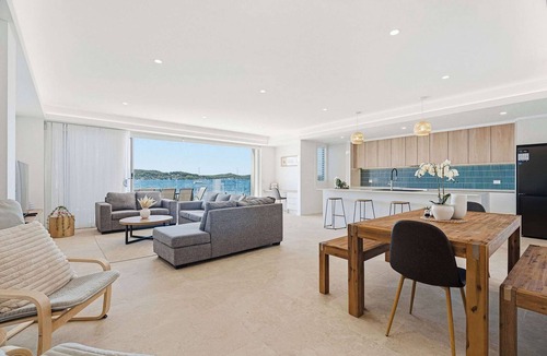 Point Clare House | Waterfront | Pool, Jetty | Sleeps 7