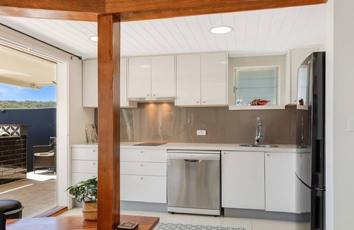 Blackwall Apartment | Waterfront Studio by HolidayCo.