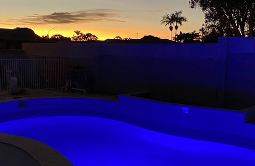 Burleigh Waters House | Waterfront Surprise! Lakeside fun, 5 mins from the beach