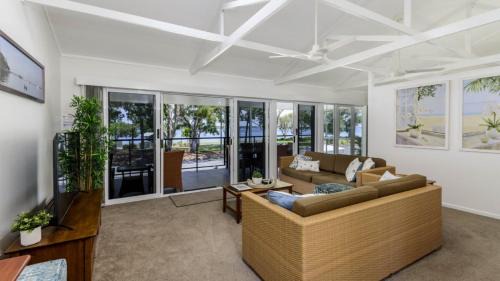 Bongaree House | Waterfront Views From Your Balcony