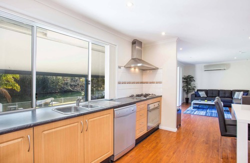 Lake Conjola House | Waterfront Wonder at Lake Conjola