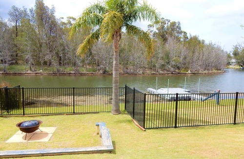 Lake Conjola House | Waterfront Wonder at Lake Conjola