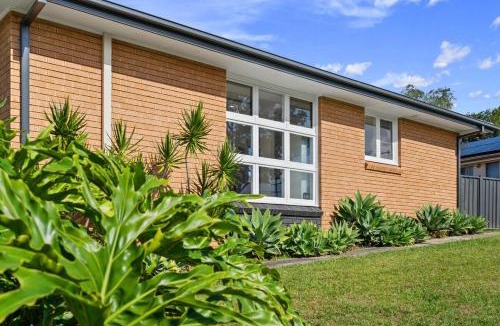 Koonawarra House | Waterside 3 BDR House with Fully Fenced & Car Park