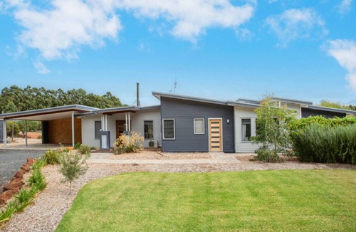 Wilyabrup House | Waterside Wilyabrup | Lake View | Family Friendly