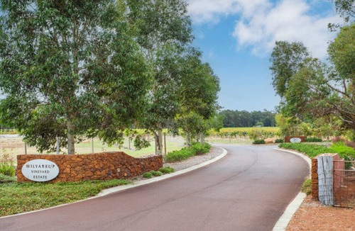 Wilyabrup House | Waterside Wilyabrup | Lake View | Family Friendly