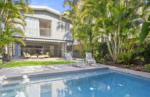 Mermaid Beach Apartment | Welcome to Paradise at this Mermaid Beach House