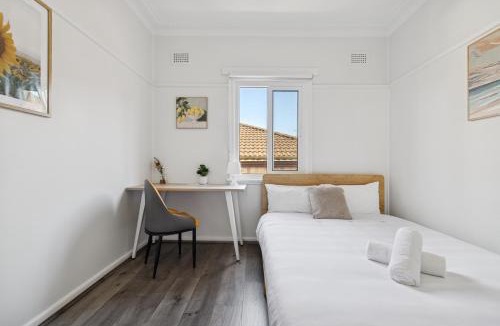 Hurstville House | Well-Situated Double Room Near Hurstville Station - Shared Bathroom & Kitchen