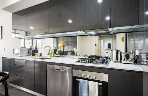Sydney Olympic Park Apartment | Wentworth Point Modern 2Br with large belconyn