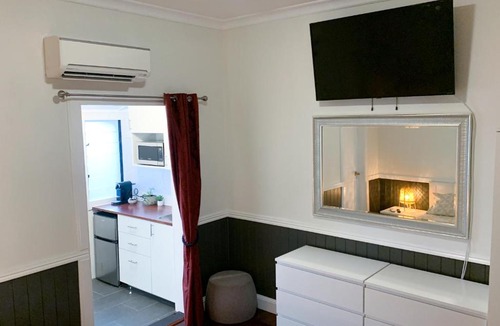 West End Apartment | West End Studio 3