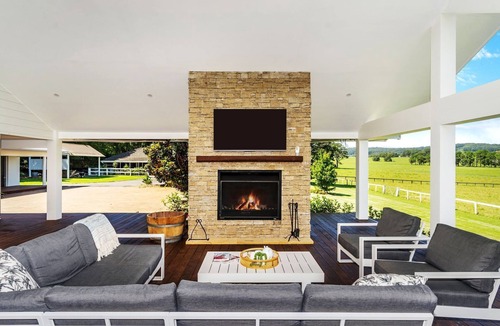 Far Meadow House | Whispering Pines House, Far Meadow, Berry