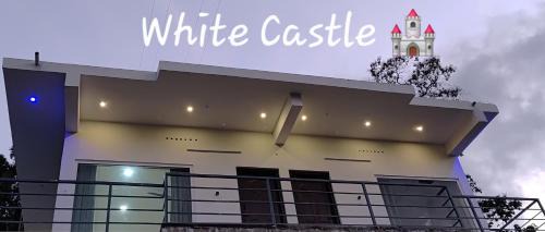 Kanthalloor House | White Castle