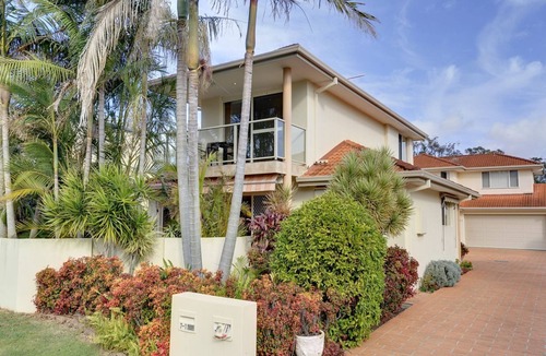 Nelson Bay House | White Horses