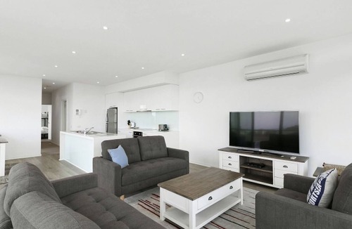 Torquay Apartment | Whitewater Apartment 201