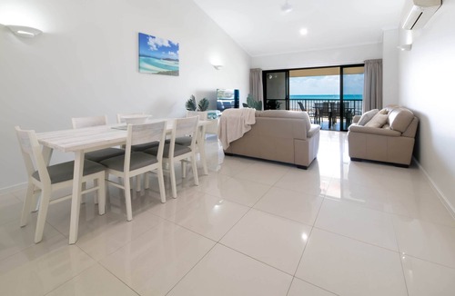 Cannonvale Apartment | Whitsunday Beachfront Apartment on Coral Esplanade