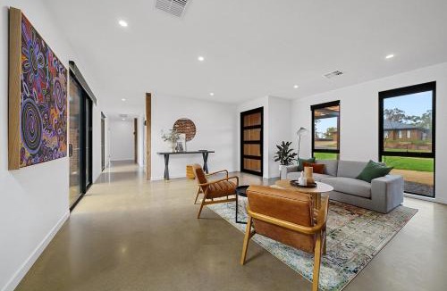 Mansfield House | Wild Wombat