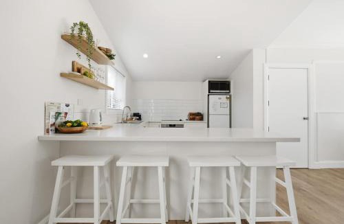 Bathurst House | William Cottage - CBD Base Cosy Family Retreat