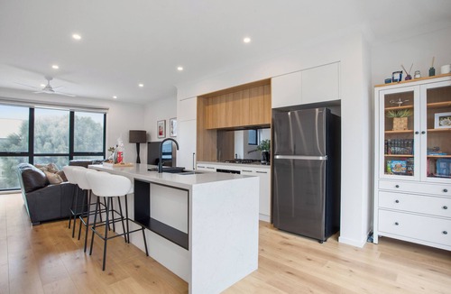 Williamstown House | Williamstown Townhouse: Sanctuary on the Wetlands