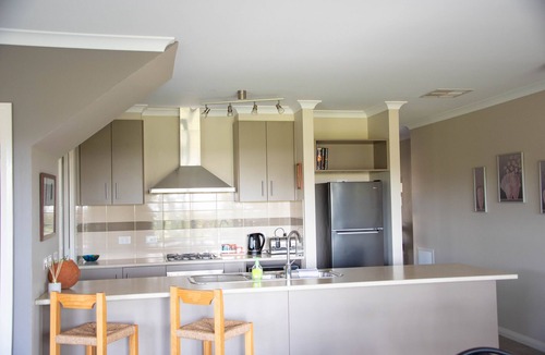 Yarrawonga House | Willow's Place overlooking The Black Bull Golf Course Yarrawonga
