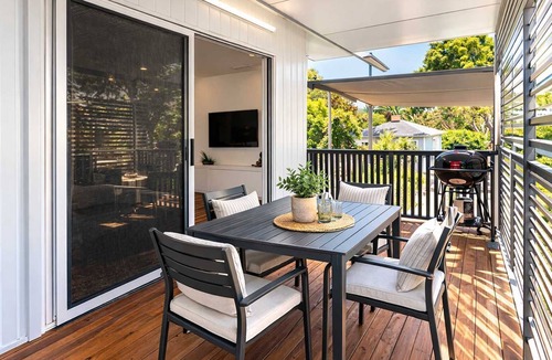 Hermit Park Apartment | Windsor Charm – 2BR Hermit Park Unit near Townsville CBD