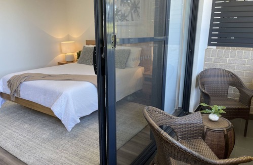 Gerringong Apartment | WINTER DEAL 3 NIGHTS PAY FOR 2 - Luxe stay with beach, cafes, gyms, bars and pub