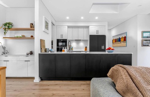 Port Noarlunga House | Witton Breeze - Modern Seaside Stay by Jetty & Cafés