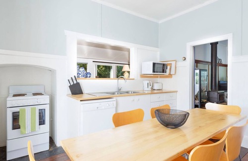 Tea Gardens Cottage | Witt’s Oasis | Two traditional Tea Gardens cottages