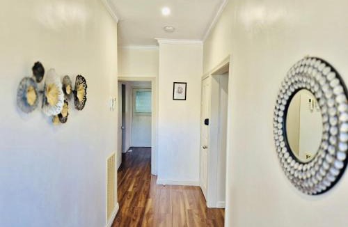 Glenroy House | Wombat Cottage Albury