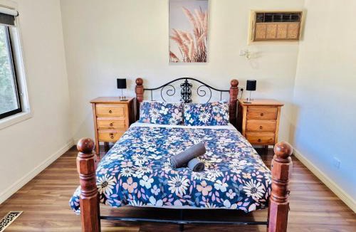 Glenroy House | Wombat Cottage Albury